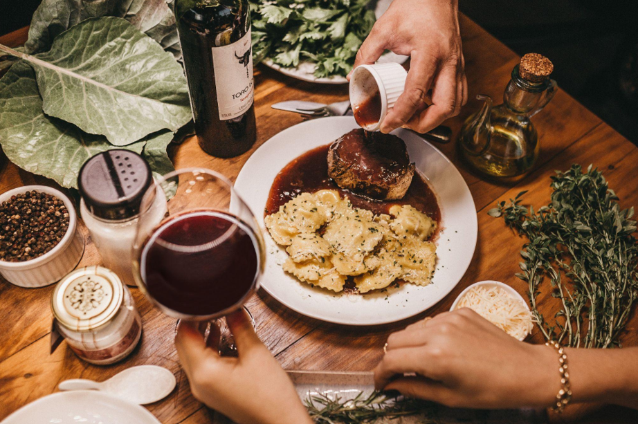 Creating a Well Balanced Dinner With Food and Wine